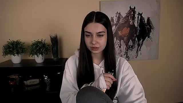 Snapshot of Lili_magic chatting on 11/23/25, 04:17 Lili magic online show from 11/23/25, 04:17