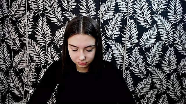 Snapshot of Lili_magic chatting on 12/17/25, 08:19 Lili magic online show from 12/17/25, 08:19