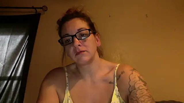 Snapshot of bella8769 chatting on 03/02/26, 04:25 bella8769 online show from 03/02/26, 04:25