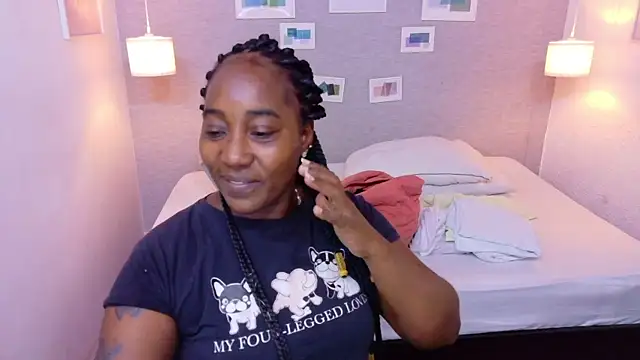 Snapshot of kiara_evanss chatting on 10/22/25, 08:19 kiara evanss online show from 10/22/25, 08:19