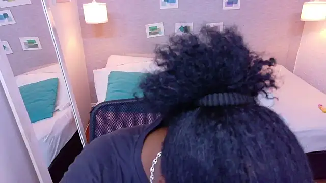 kiara evanss online show from 10/29/25, 03:00