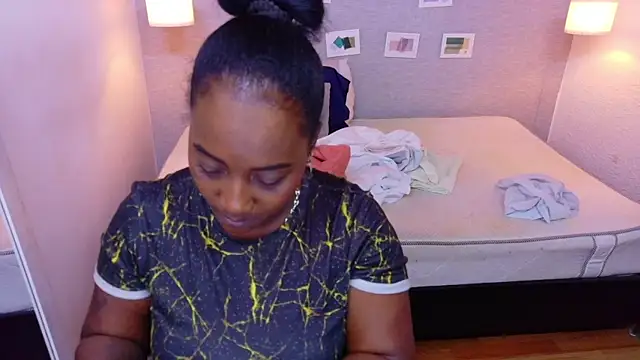 kiara evanss online show from 04/30/26, 01:23
