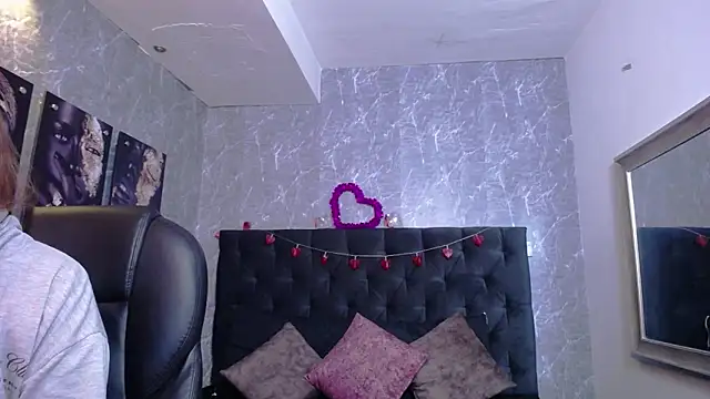 emma  smith1 online show from 09/10/25, 09:08