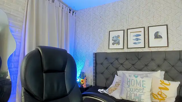 emma  smith1 online show from 03/11/25, 04:40