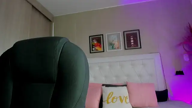 emma  smith1 online show from 03/07/26, 12:32