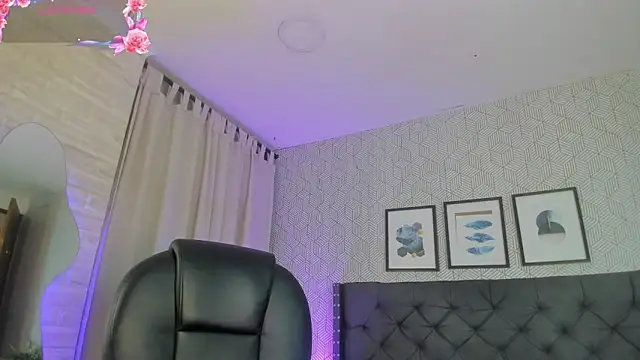 emma  smith1 online show from 03/22/25, 10:49