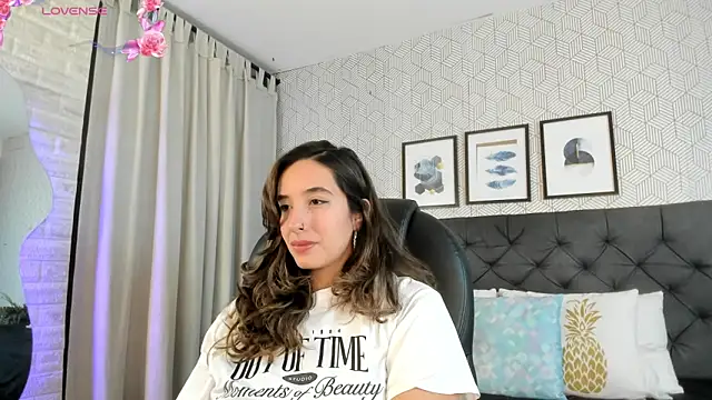 emma  smith1 online show from 03/04/25, 12:12