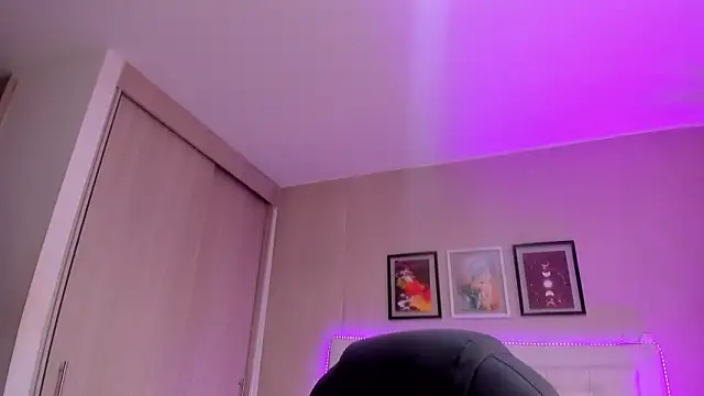 emma  smith1 online show from 02/21/26, 12:40