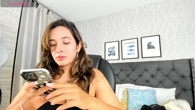 emma  smith1 online show from 02/28/25, 11:58