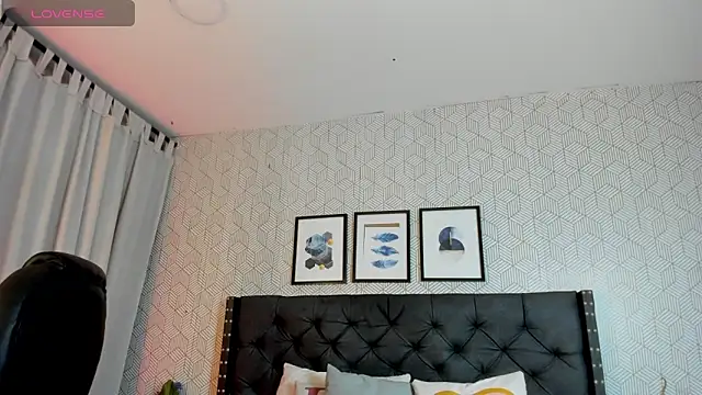 emma  smith1 online show from 02/20/25, 12:36