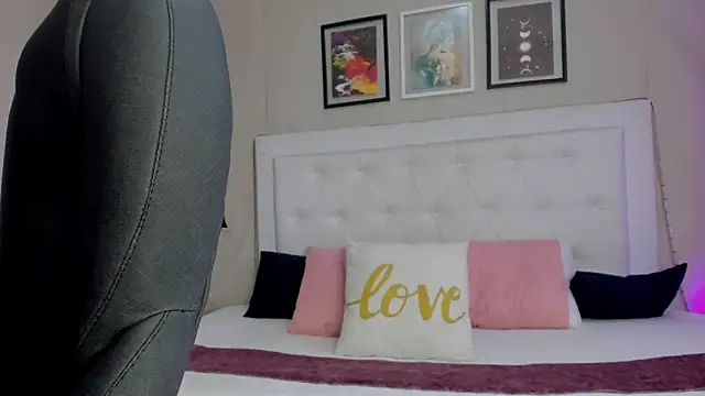 emma  smith1 online show from 03/10/26, 11:47