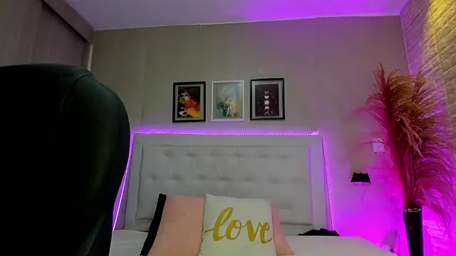 emma  smith1 online show from 02/10/26, 10:58