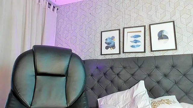 emma  smith1 online show from 03/07/25, 07:05