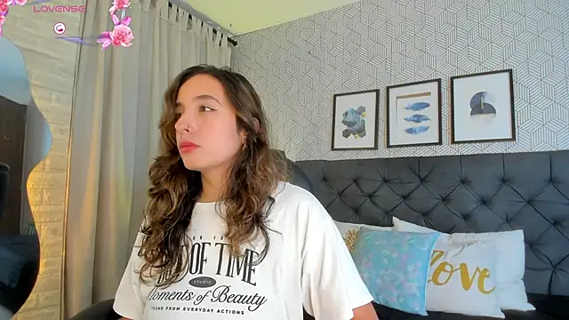 emma  smith1 online show from 03/12/25, 12:36