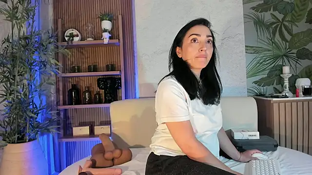 LIAH IZUMI online show from 11/20/25, 01:23