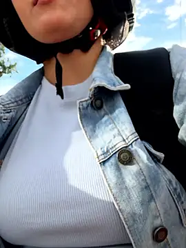 LIAH IZUMI online show from 01/15/26, 12:41