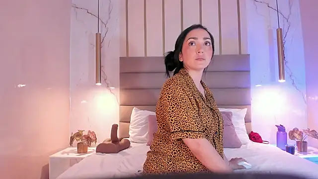 LIAH IZUMI online show from 12/01/25, 07:37