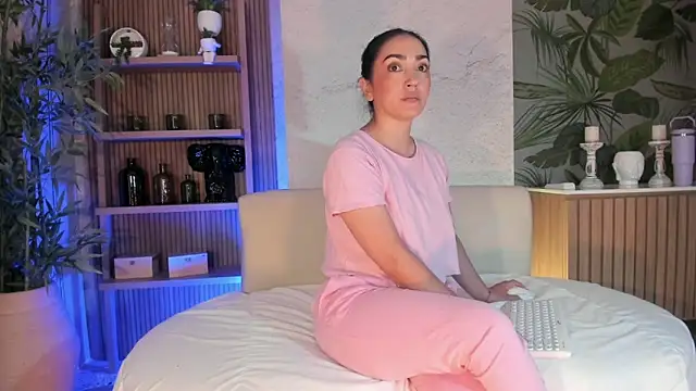 LIAH IZUMI online show from 11/16/25, 01:05