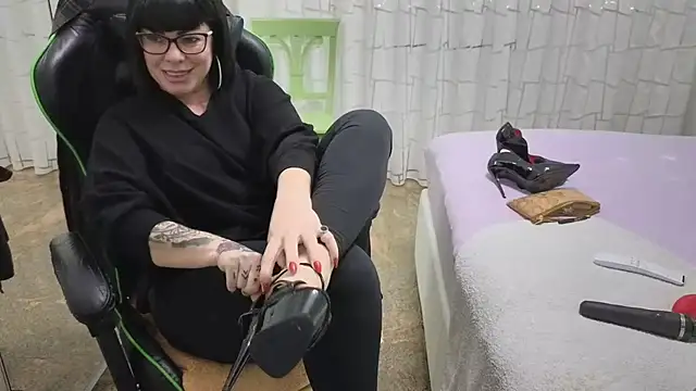   Nina online show from 12/19/25, 01:13