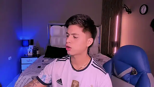 Snapshot of Niicky1_ chatting on 03/08/25, 08:35 Niicky1 online show from 03/08/25, 08:35