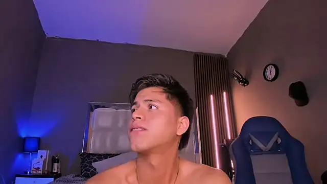 Snapshot of Niicky1_ chatting on 03/13/25, 12:05 Niicky1 online show from 03/13/25, 12:05