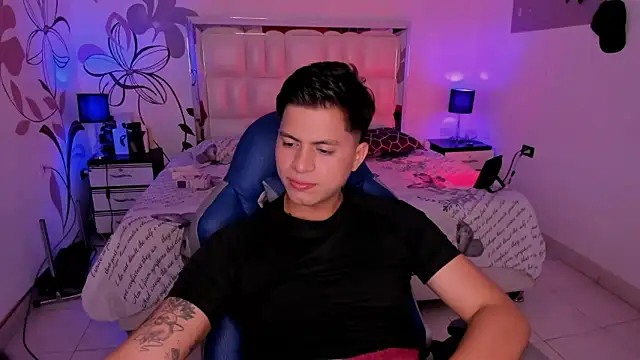 Snapshot of Niicky1_ chatting on 02/19/25, 08:52 Niicky1 online show from 02/19/25, 08:52