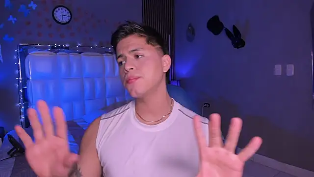 Snapshot of Niicky1_ chatting on 11/04/25, 01:59 Niicky1 online show from 11/04/25, 01:59