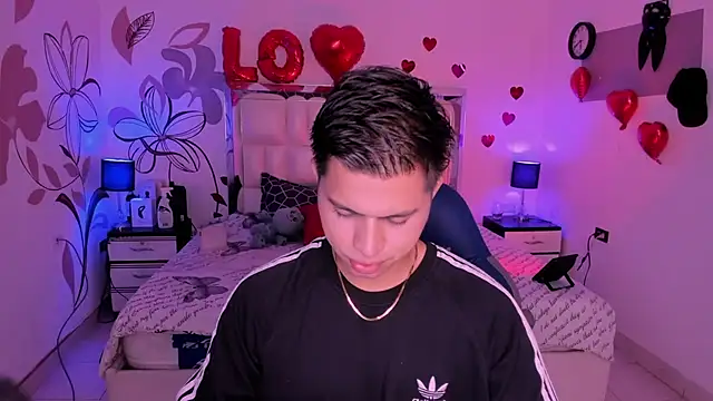 Snapshot of Niicky1_ chatting on 02/16/25, 08:33 Niicky1 online show from 02/16/25, 08:33