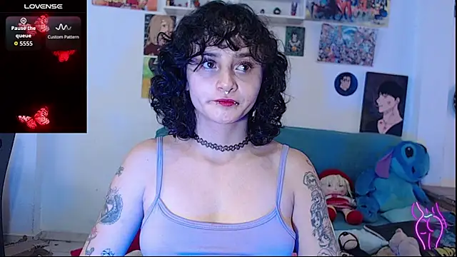 Snapshot of kitty22_ chatting on 11/12/25, 12:53 kitty22 online show from 11/12/25, 12:53