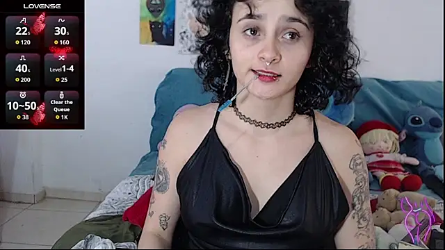 Snapshot of kitty22_ chatting on 10/11/25, 03:35 kitty22 online show from 10/11/25, 03:35