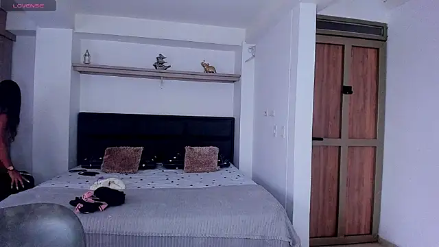 AbrilStivenson  online show from 09/18/25, 02:53