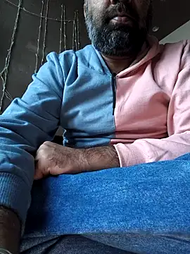 Snapshot of lund_lol chatting on 12/23/25, 05:40 lund lol online show from 12/23/25, 05:40