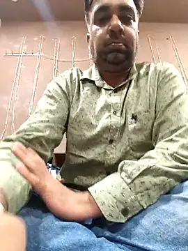 Snapshot of lund_lol chatting on 02/22/26, 12:18 lund lol online show from 02/22/26, 12:18