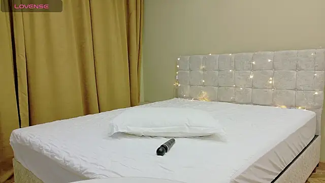 Linajill online show from 12/19/25, 03:43