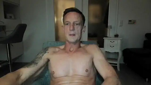 Snapshot of dirks71 chatting on 10/21/25, 05:23 dirks71 online show from 10/21/25, 05:23