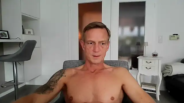 Snapshot of dirks71 chatting on 11/06/25, 11:25 dirks71 online show from 11/06/25, 11:25