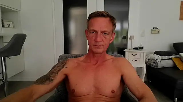 Snapshot of dirks71 chatting on 04/27/26, 02:48 dirks71 online show from 04/27/26, 02:48