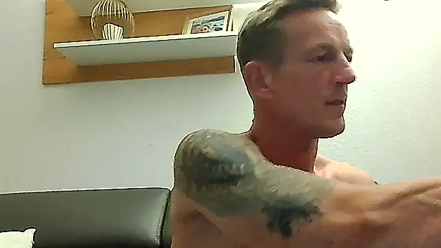 Snapshot of dirks71 chatting on 04/11/26, 09:07 dirks71 online show from 04/11/26, 09:07