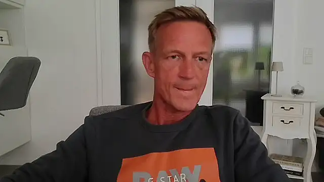 Snapshot of dirks71 chatting on 06/15/26, 01:55 dirks71 online show from 06/15/26, 01:55