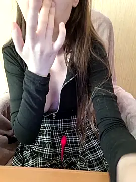 Snapshot of Elza_kom chatting on 06/17/26, 03:39 Elza kom online show from 06/17/26, 03:39