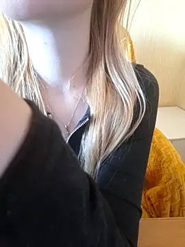 Elza kom online show from 09/18/25, 04:37