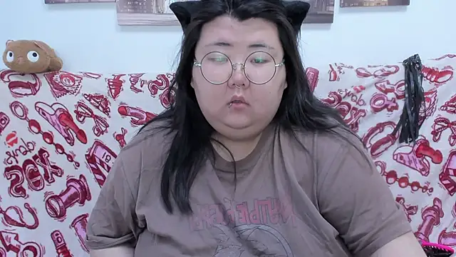 Snapshot of Nadine_asian chatting on 06/06/26, 01:33 Nadine asian online show from 06/06/26, 01:33