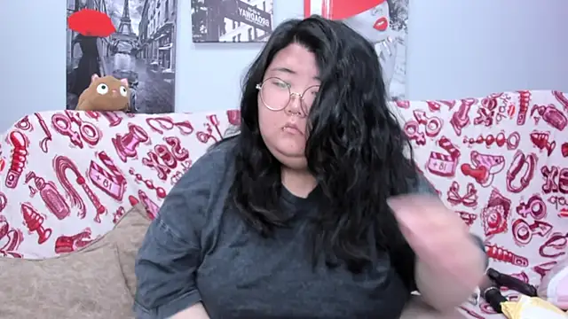 Snapshot of Nadine_asian chatting on 06/18/26, 03:05 Nadine asian online show from 06/18/26, 03:05