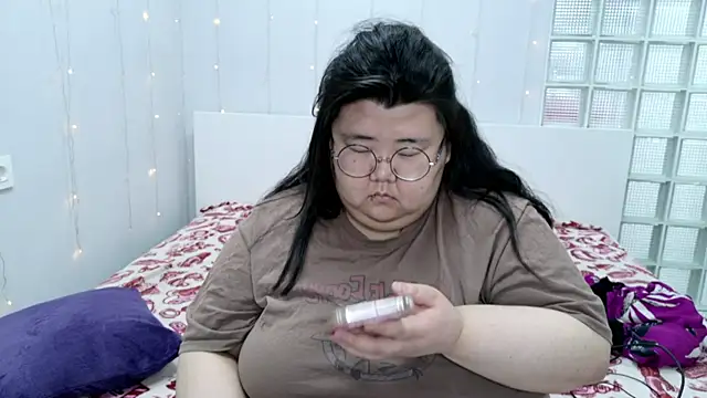 Nadine asian online show from 04/19/26, 08:26