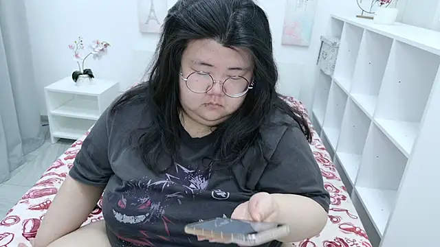 Nadine asian online show from 04/16/26, 04:02