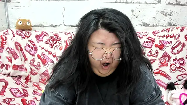 Snapshot of Nadine_asian chatting on 06/16/26, 01:49 Nadine asian online show from 06/16/26, 01:49