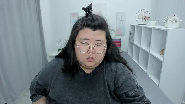 Snapshot of Nadine_asian chatting on 06/04/26, 01:10 Nadine asian online show from 06/04/26, 01:10