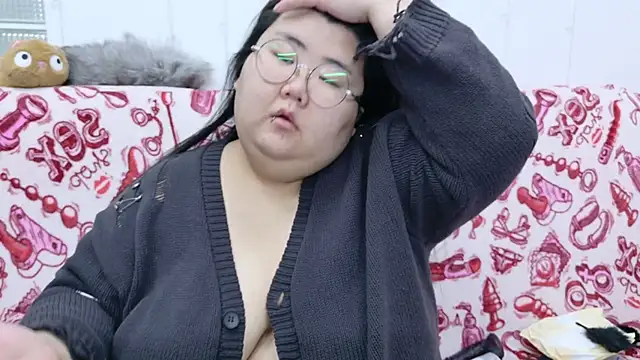 Nadine asian online show from 01/15/26, 04:05