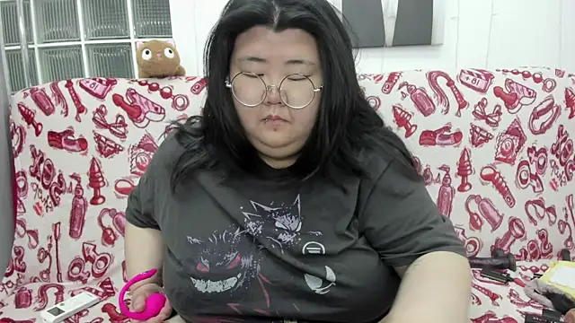 Nadine asian online show from 05/17/26, 08:36