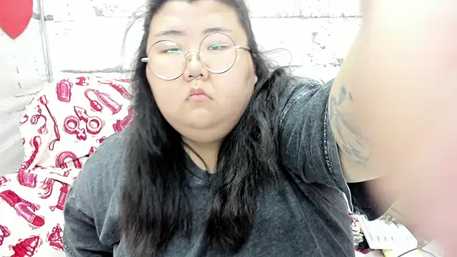 Snapshot of Nadine_asian chatting on 06/26/26, 11:21 Nadine asian online show from 06/26/26, 11:21